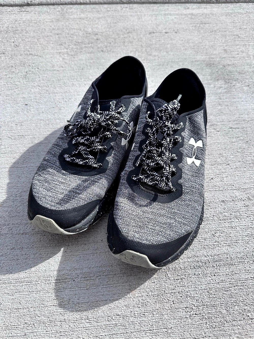 Under Armour Charged Bandit 2 Gray & Black Athletic Shoes